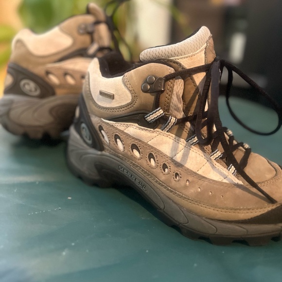 MERREL Cream waterproofed Athletic Shoes with Rugged Sole and Reinforced Toe - Picture 4 of 8